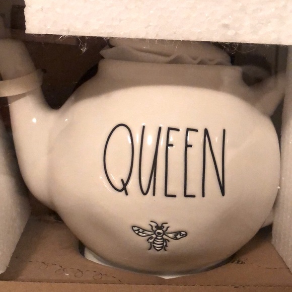 NIB Rae Dunn “Queen” Teapot & Honey Pot - Picture 2 of 4